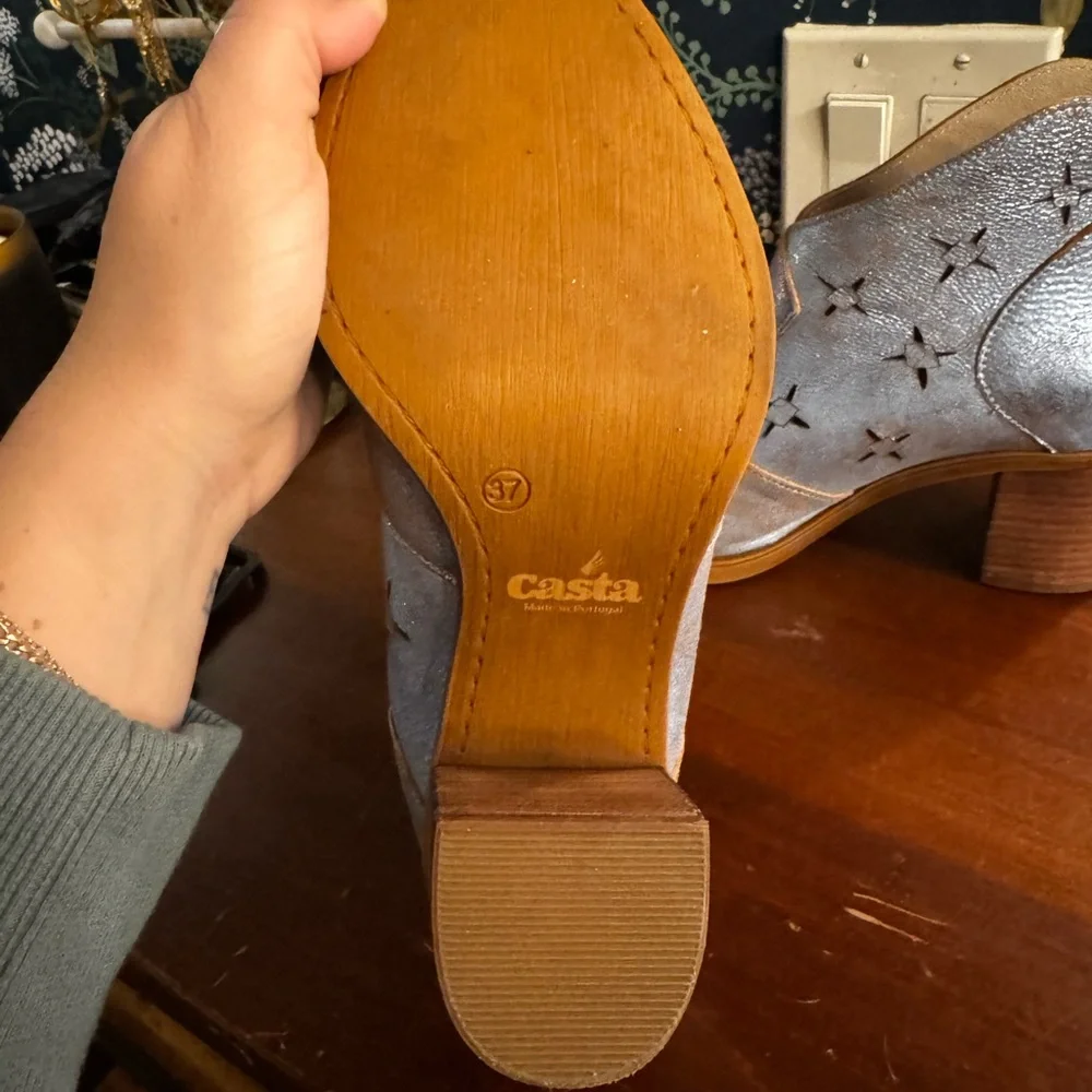 Men's Silver Leather Boots - Picture 4 of 5